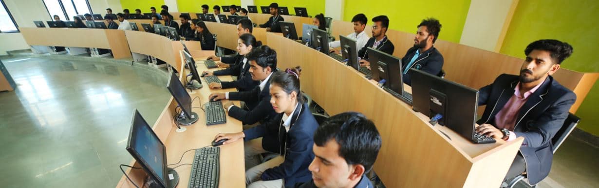 Students in computer lab at JLU